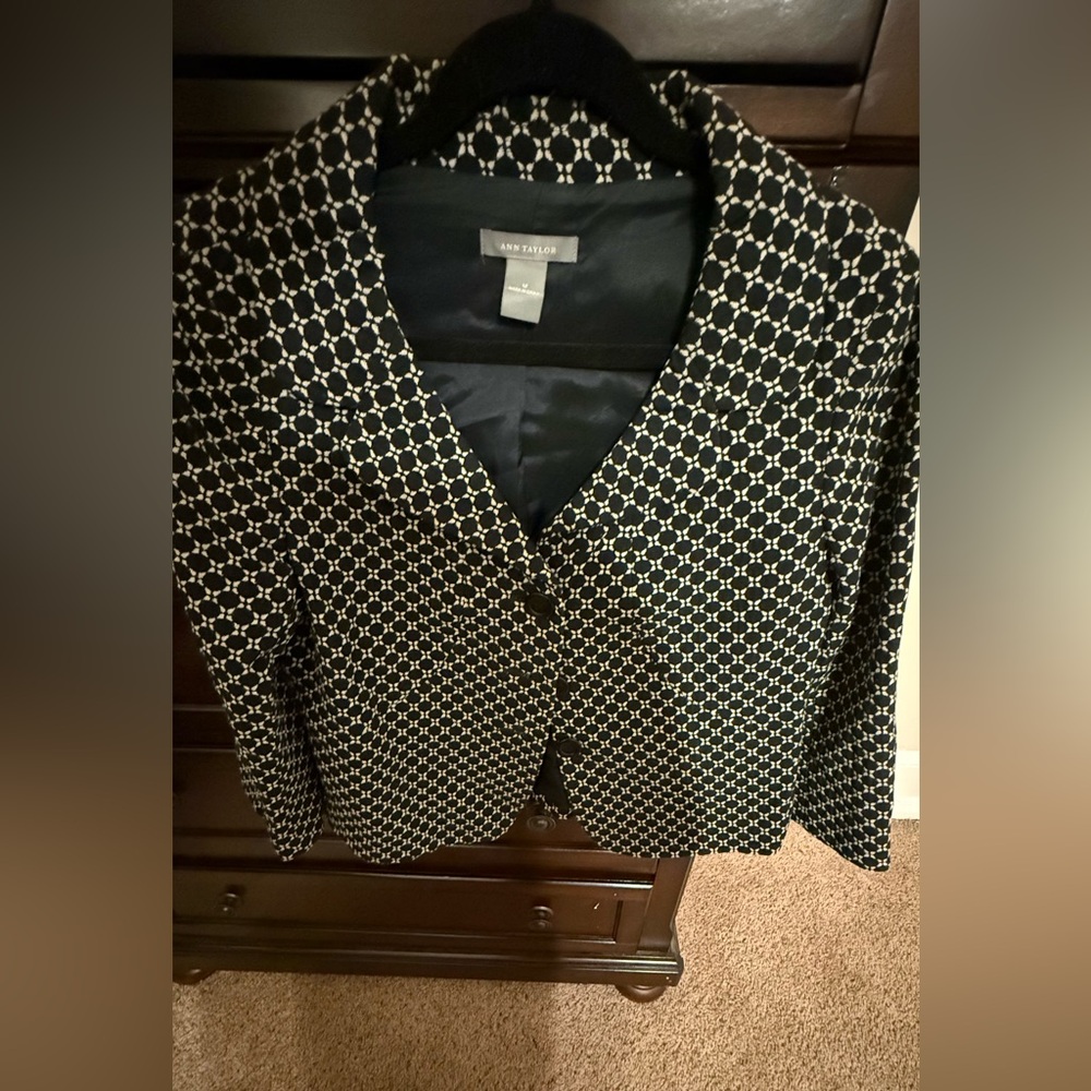 Ann Taylor Black and Cream Geometric Blazer